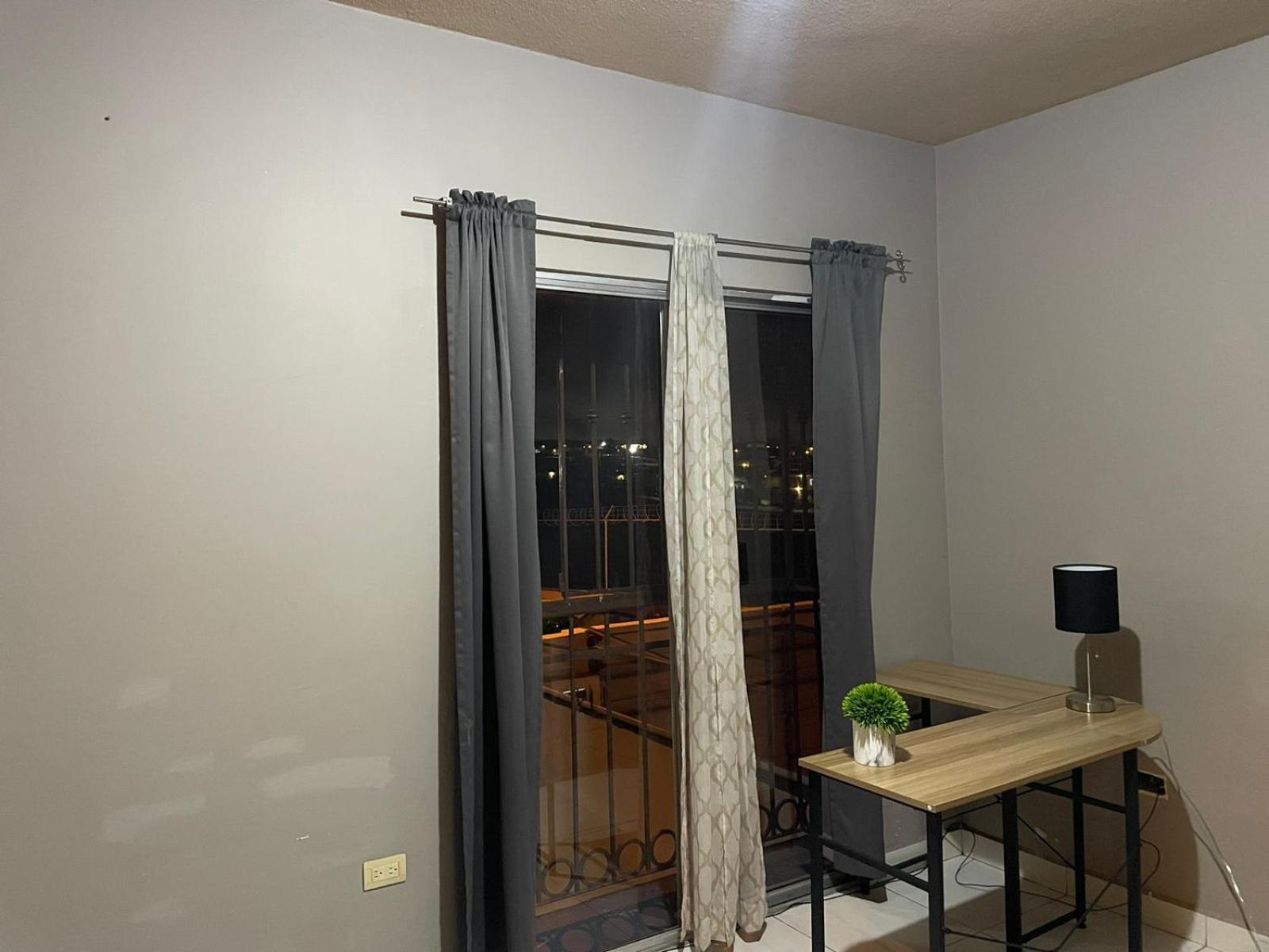 Spacious Rooftop House W/ King Bed Тіхуана Екстер'єр фото